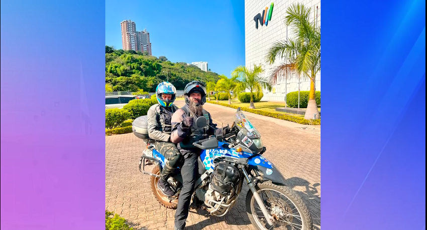 CASAL_DE_MOTOQUEIROS.png