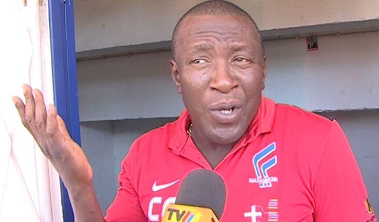 jogadores do maxaquene em greve